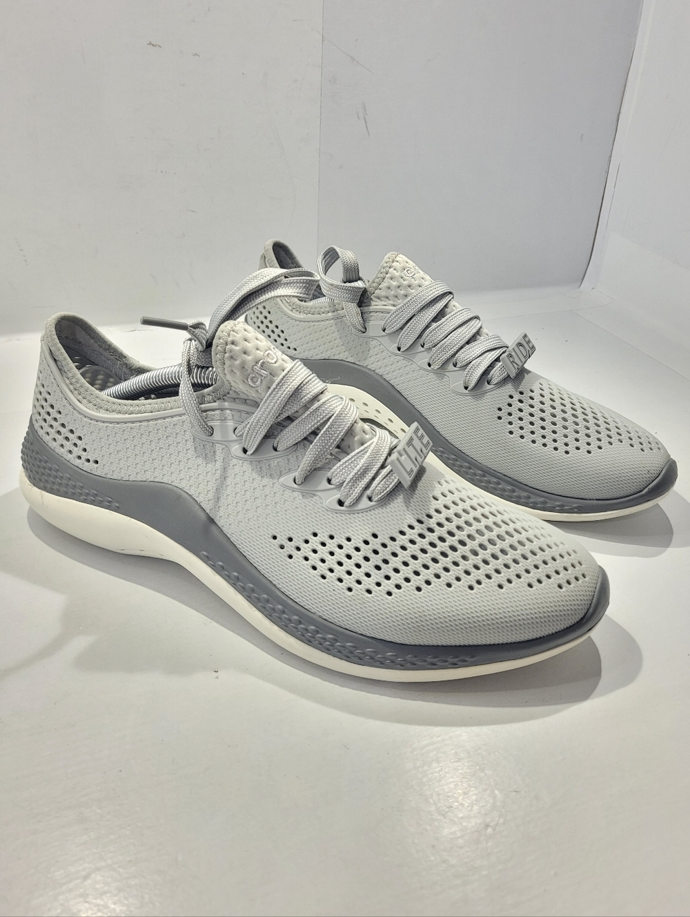 CROCS LITERIDE 360 PACER RUNNING CASUAL SHOES WOMEN'S SIZE 9 LIGHT GREY